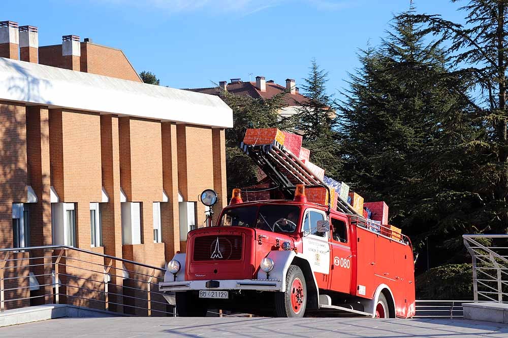 Fotos: Los Reyes Magos han visitado a los mayores de la residencia Teresa Jornet