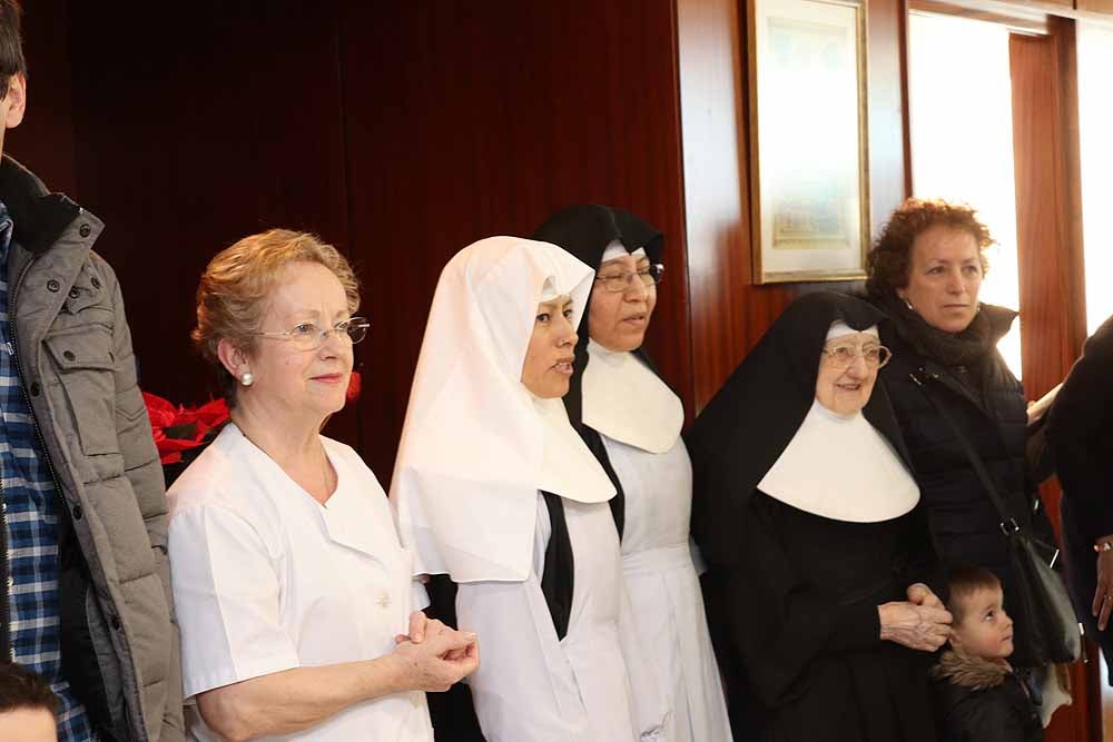 Fotos: Los Reyes Magos han visitado a los mayores de la residencia Teresa Jornet