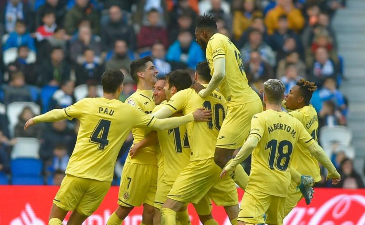 Los jugadores del Villarreal celebran el gol de la victoria de Cazorla.