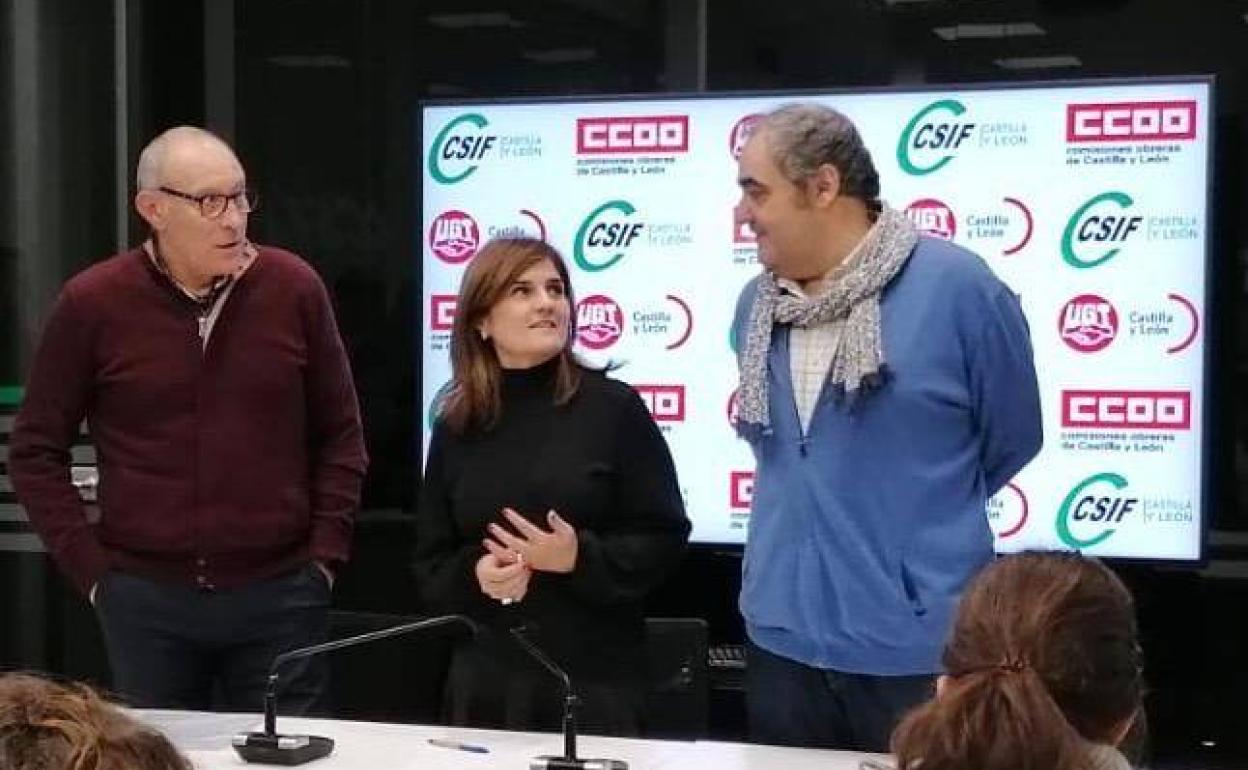 Representantes sindicales durante la rueda de prensa.