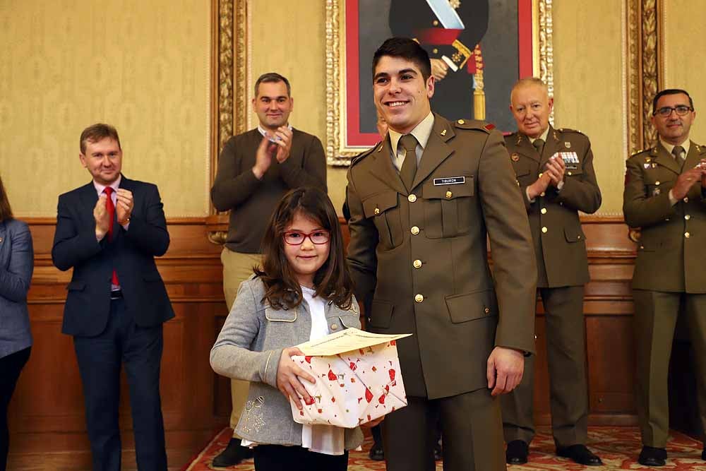 Fotos: Entrega de los donativos del Belén de la Catedral