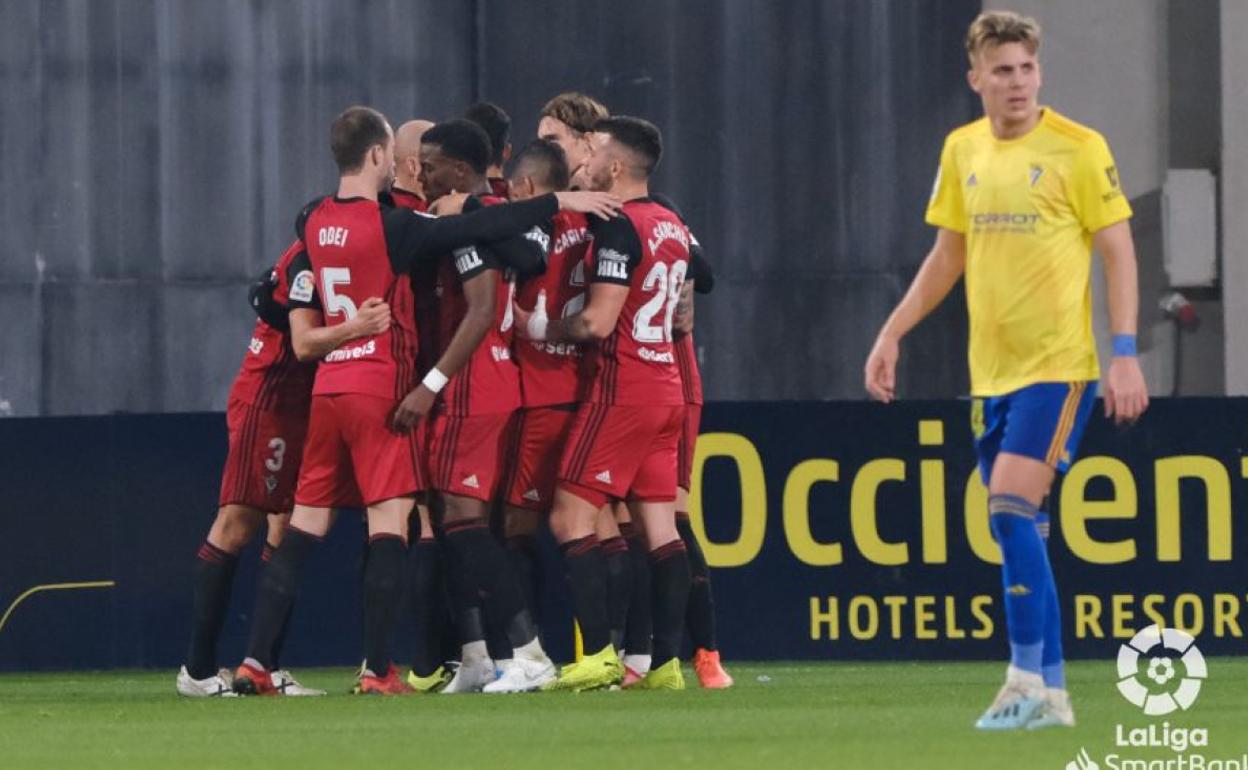 Celebración de uno de los goles del Mirandés. 