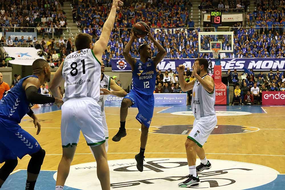 Fotos: Las mejores imágenes del encuentro entre San Pablo Burgos y Joventut Badalona