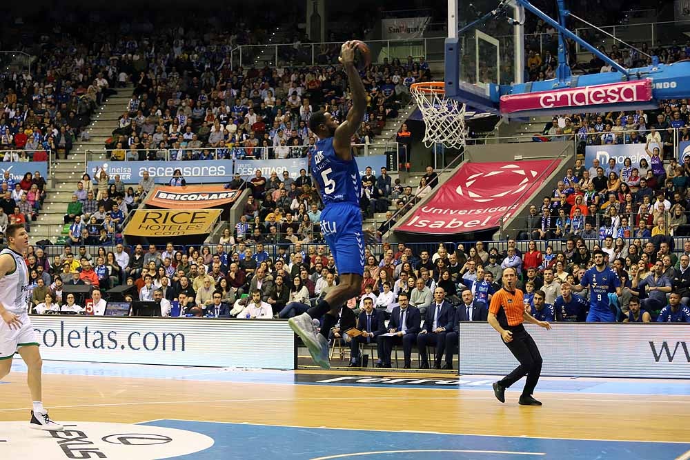 Fotos: Las mejores imágenes del encuentro entre San Pablo Burgos y Joventut Badalona