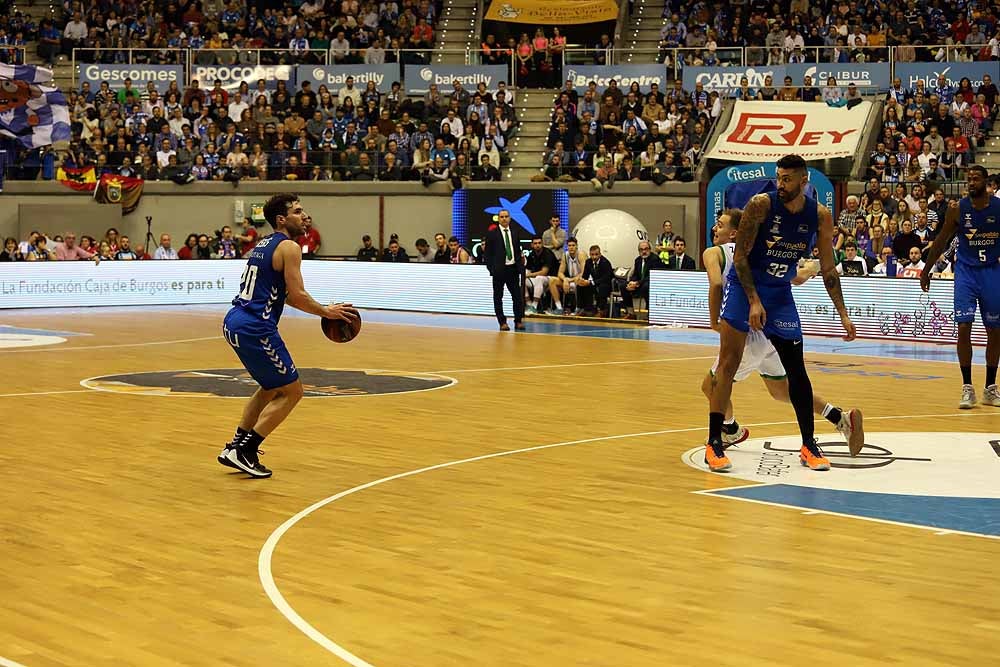 Fotos: Las mejores imágenes del encuentro entre San Pablo Burgos y Joventut Badalona