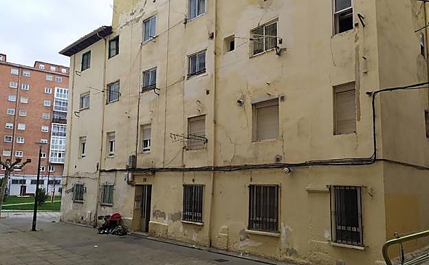 Bloque en el que vivía el fallecido.