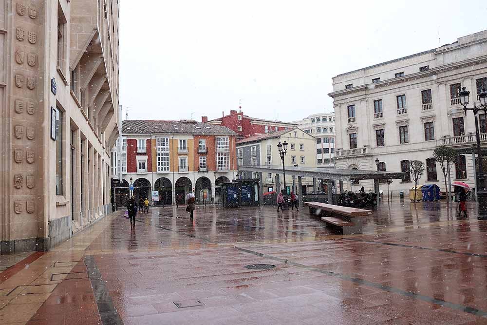 Fotos: La nieve llega a Burgos