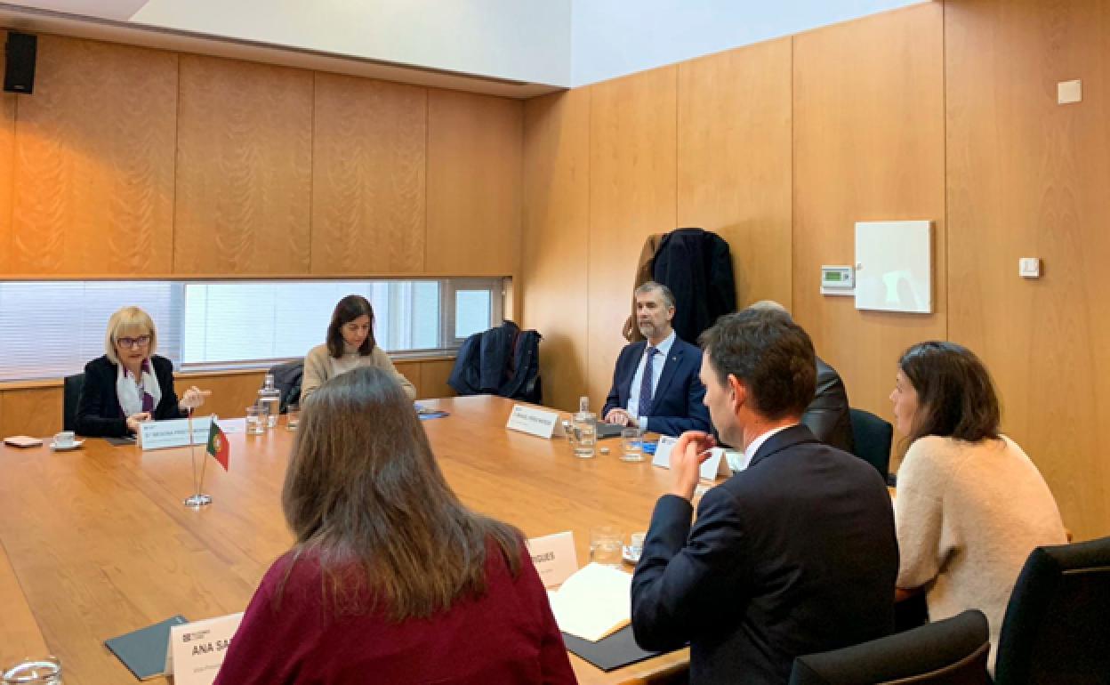 Reunión de representantes de la UBU y del Instituto Politécnico de Leiria. 