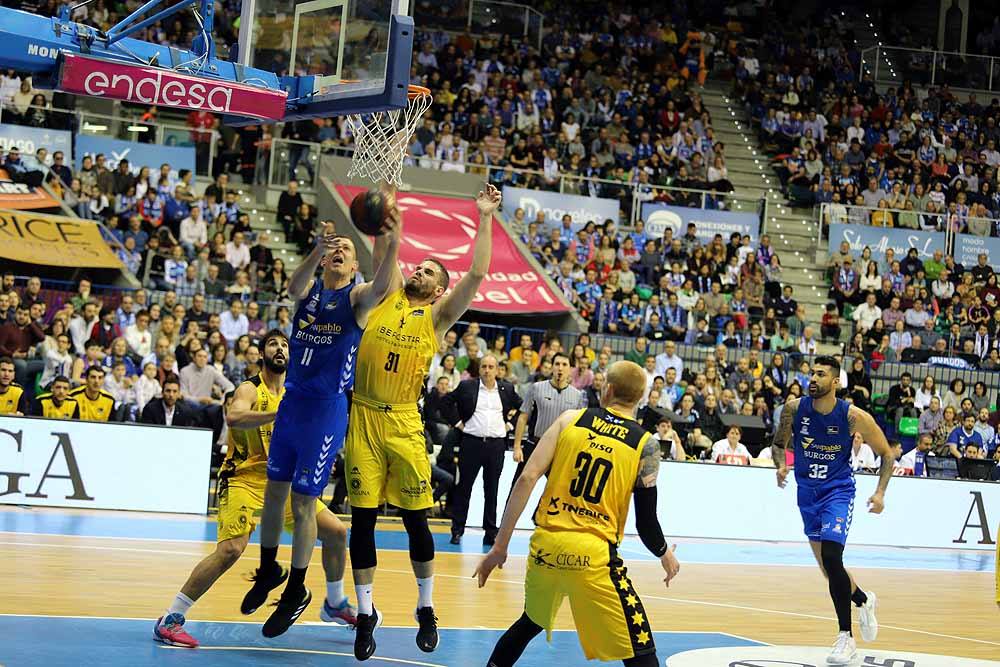 Los canarios dominaron todo el encuentro en El Coliseum.