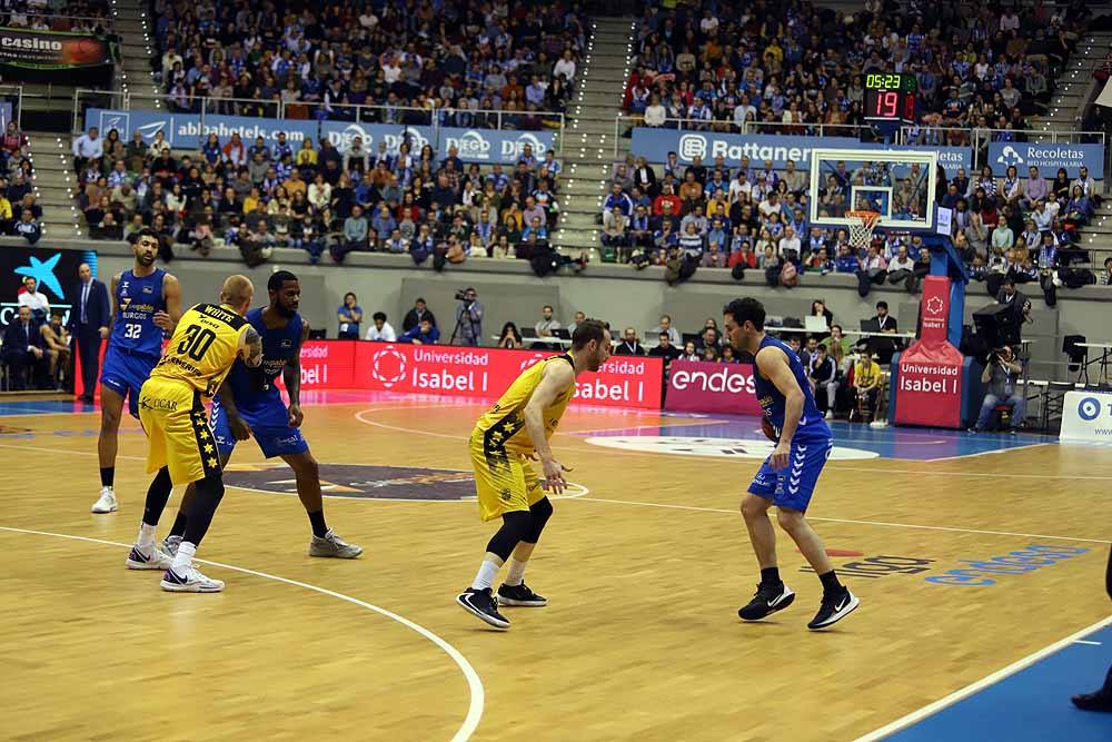 Los canarios dominaron todo el encuentro en El Coliseum.