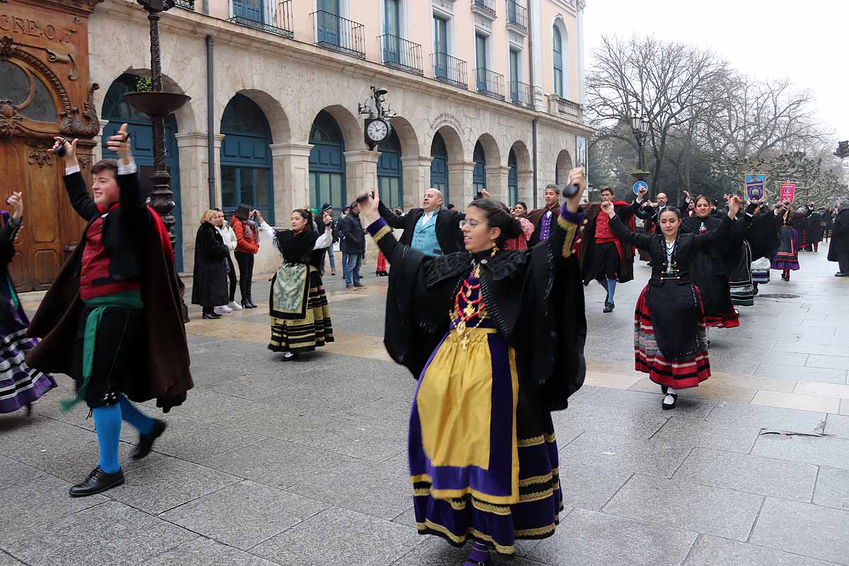 Fotos: La ciudadanía burgalesa desfila para honrar a su patrón San Lesmes Abad