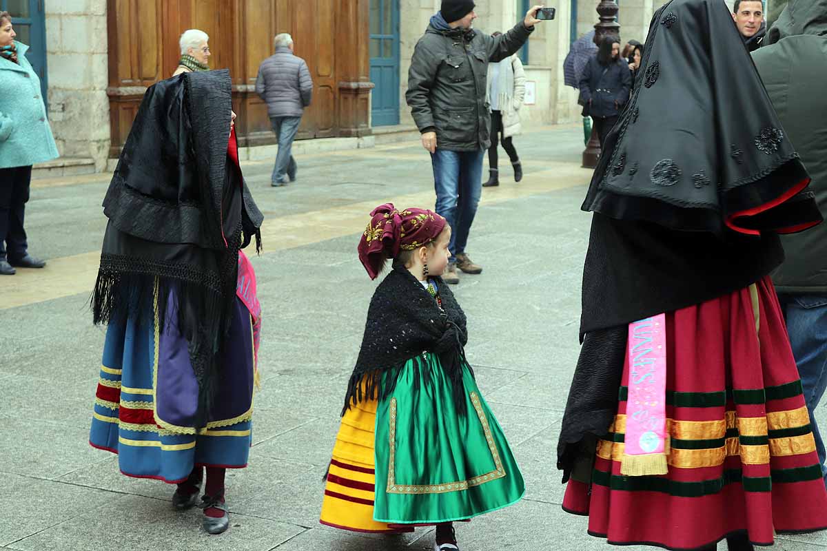 Fotos: La ciudadanía burgalesa desfila para honrar a su patrón San Lesmes Abad