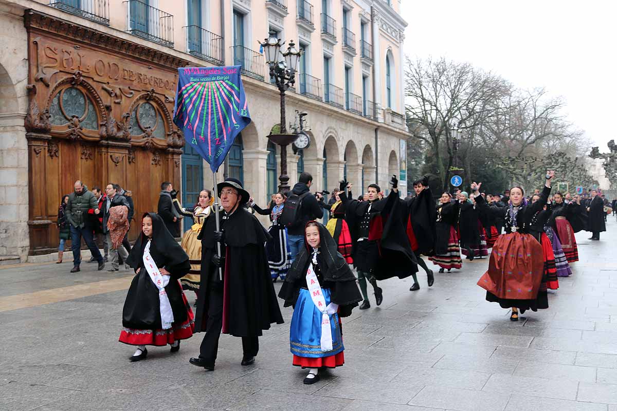 Fotos: La ciudadanía burgalesa desfila para honrar a su patrón San Lesmes Abad