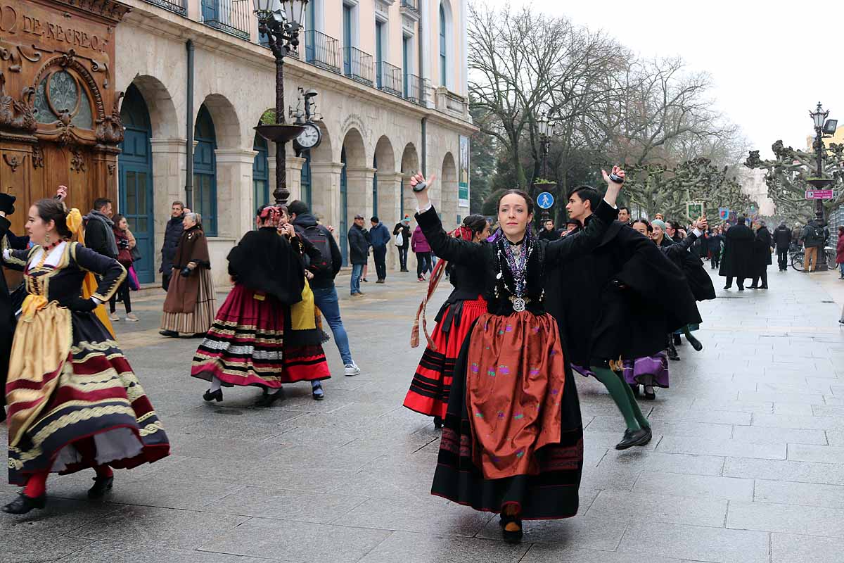 Fotos: La ciudadanía burgalesa desfila para honrar a su patrón San Lesmes Abad