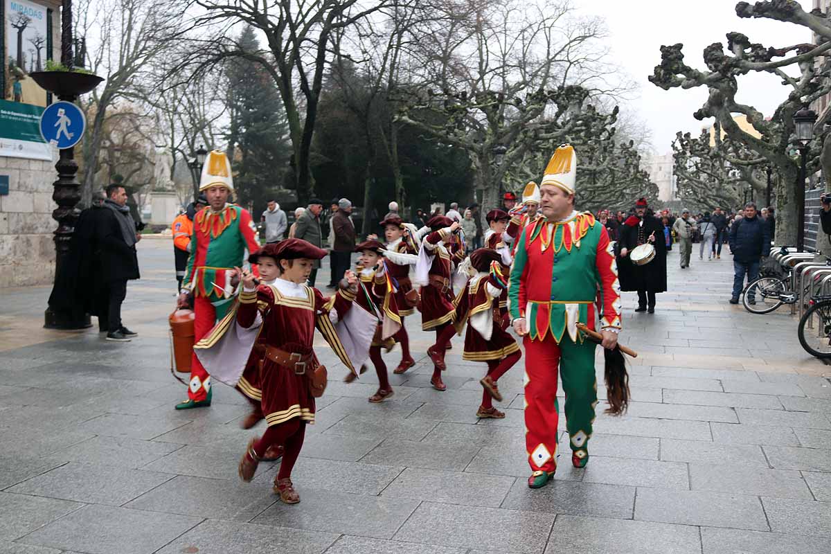 Fotos: La ciudadanía burgalesa desfila para honrar a su patrón San Lesmes Abad