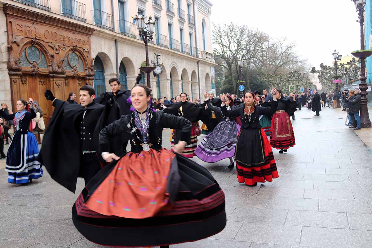 Fotos: La ciudadanía burgalesa desfila para honrar a su patrón San Lesmes Abad