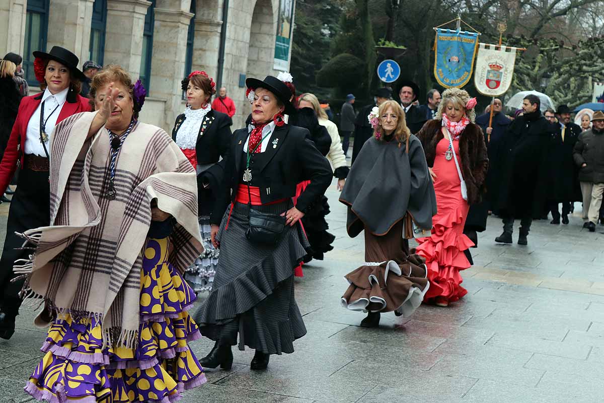 Fotos: La ciudadanía burgalesa desfila para honrar a su patrón San Lesmes Abad