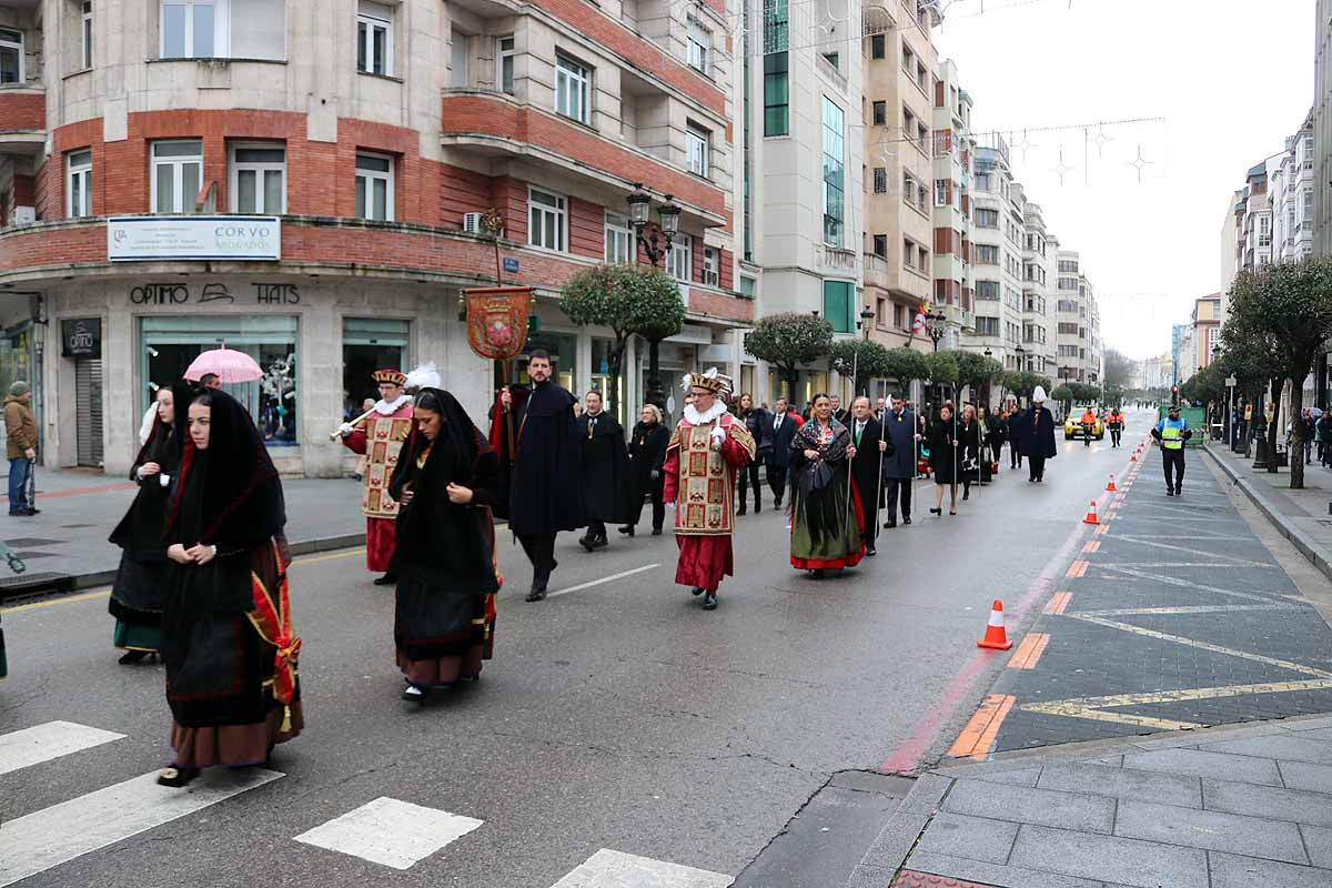 Fotos: La ciudadanía burgalesa desfila para honrar a su patrón San Lesmes Abad