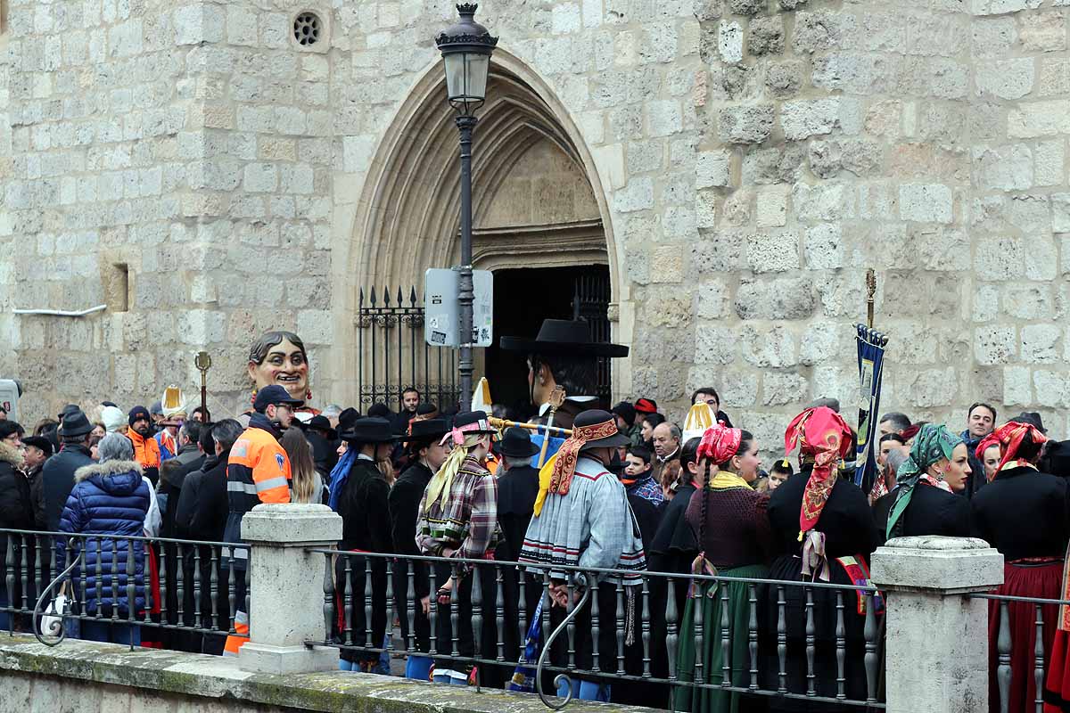 Fotos: La ciudadanía burgalesa desfila para honrar a su patrón San Lesmes Abad