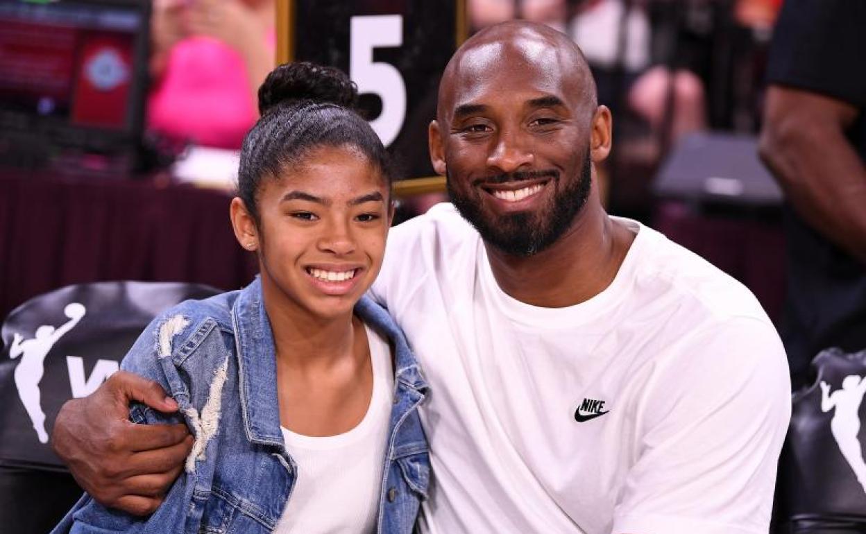 Gianna Bryant asiste junto a su padre a la pasada edición del All Star Game de la WNBA. 