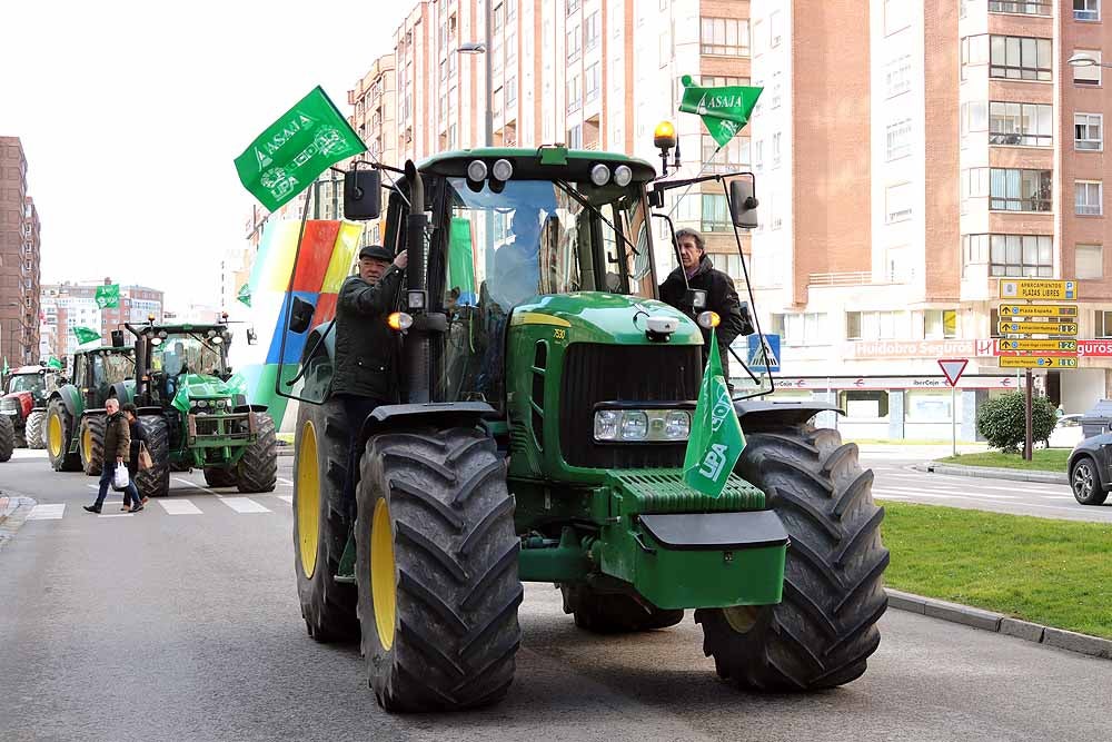 Fotos: Más de 400 agricultores y ganaderos se concentran en Burgos ante la falta de «rentabilidad» de sus explotaciones