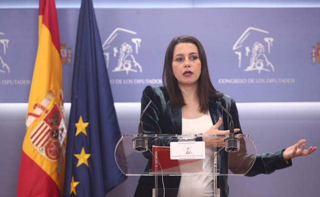 Inés Arrimadas, en rueda de prensa. 