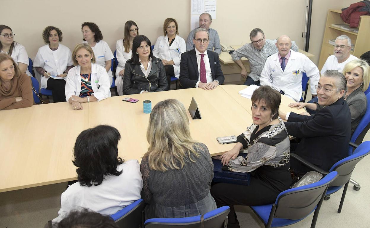 Imagen de la visita de Verónica Casado a Briviesca, en una reunión en la que estuvieron Sanmartín y Rodríguez