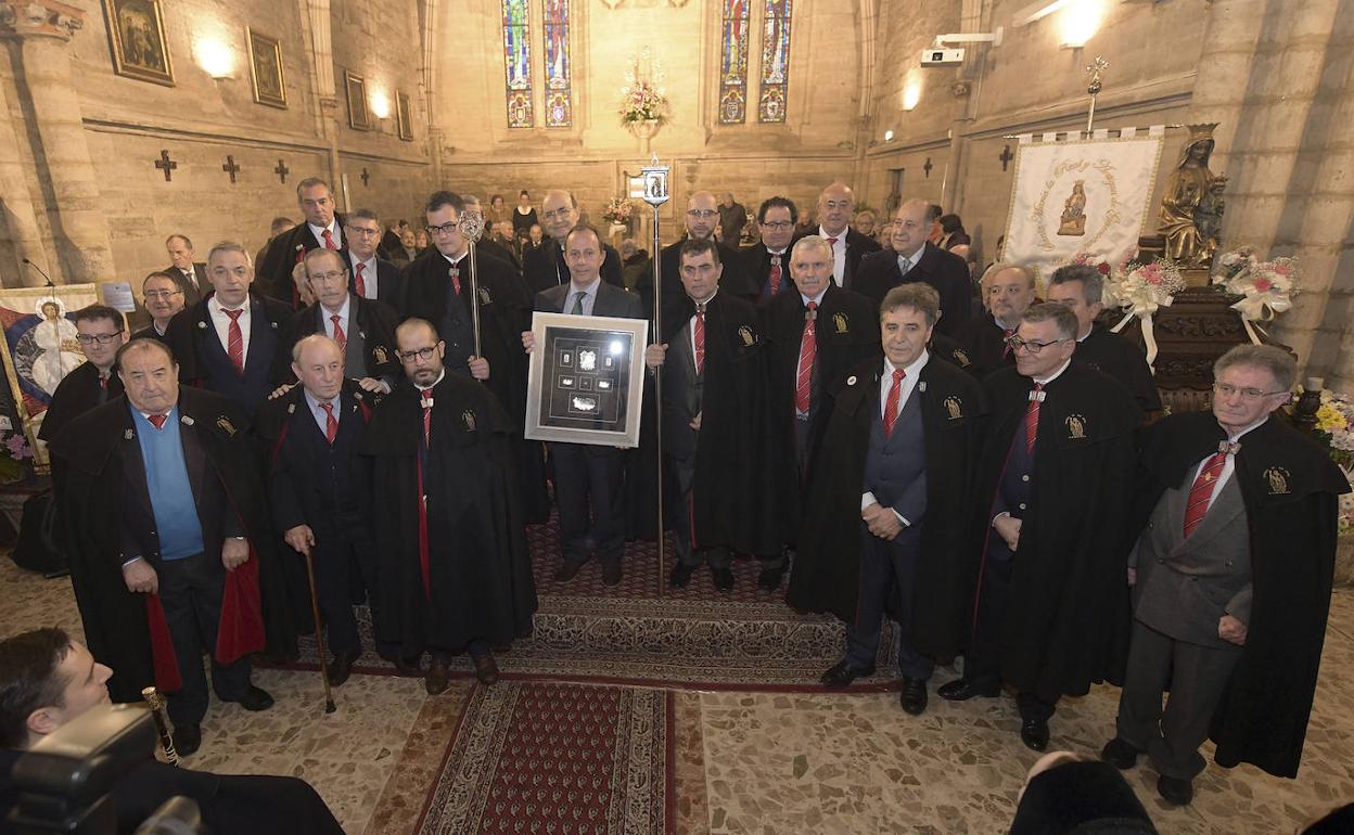 La entrega del 'Tito de Oro' se ha llevado a cabo en la Real y Antigua. 