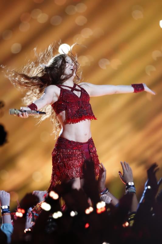 Jennifer Lopez y Shakira arrasan en la Super Bowl más latina de la historia