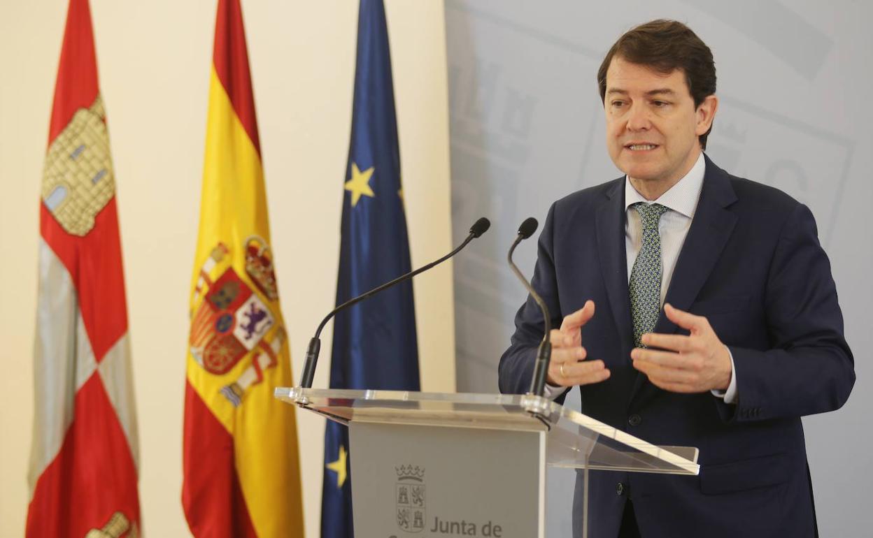 El presidente de la Junta de Castilla y León, Alfonso Fernández Mañueco ofrece una rueda de prensa en el servicio territorial de Cultura. 