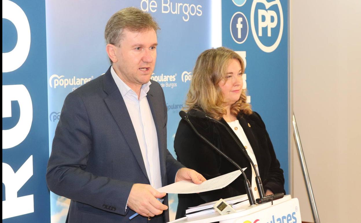 Javier Lacalle y Cristina Ayala, en rueda de prensa.