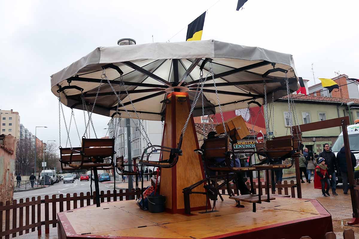 Hasta la época medieval pueden viajar los burgaleses que este fin de semana se acerquen hasta este barrio | Decenas de puestos artesanales, bailarines, músicos, herreros participan para despedir Las Candelas. 