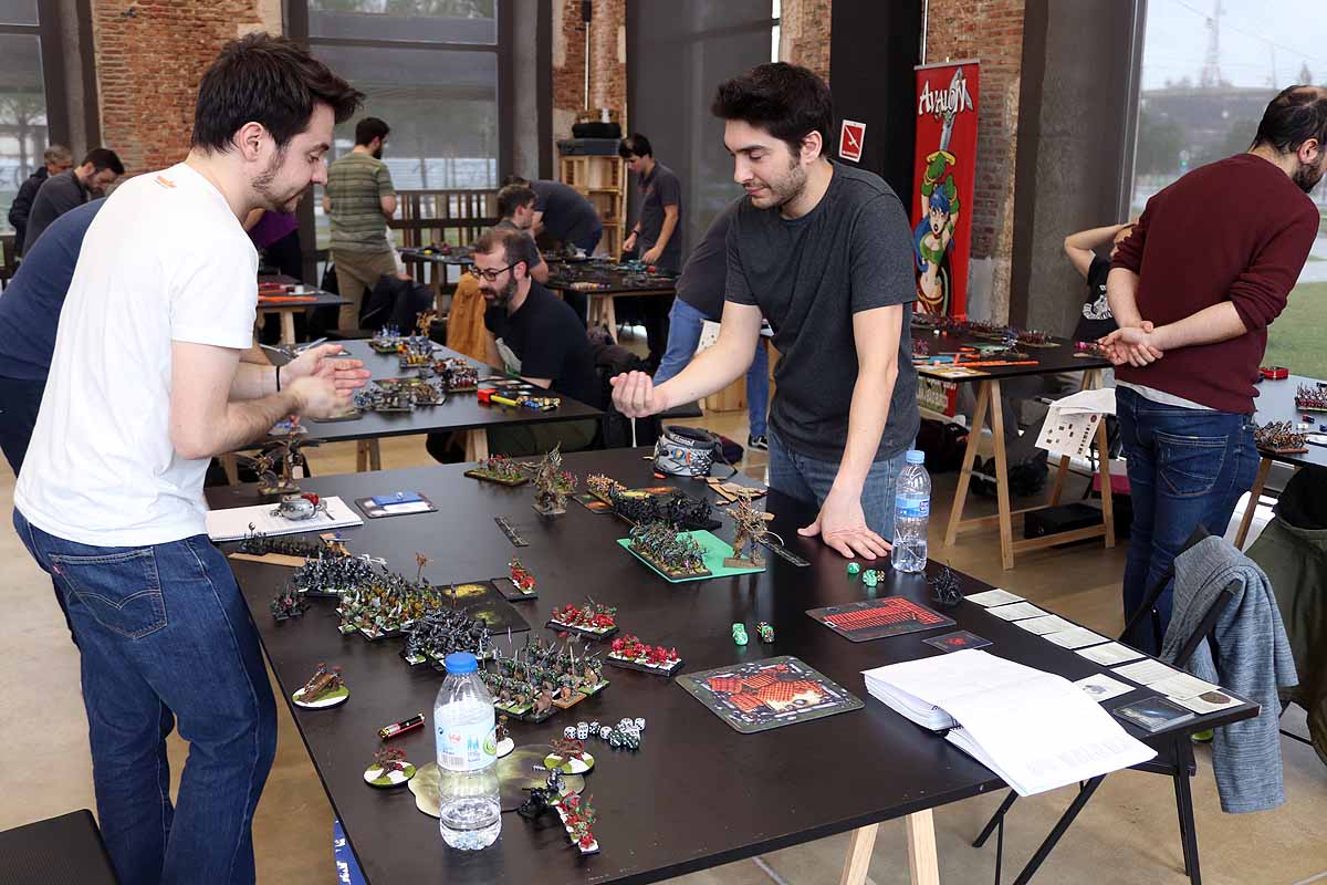 Fotos: Rendidos al Warhammer