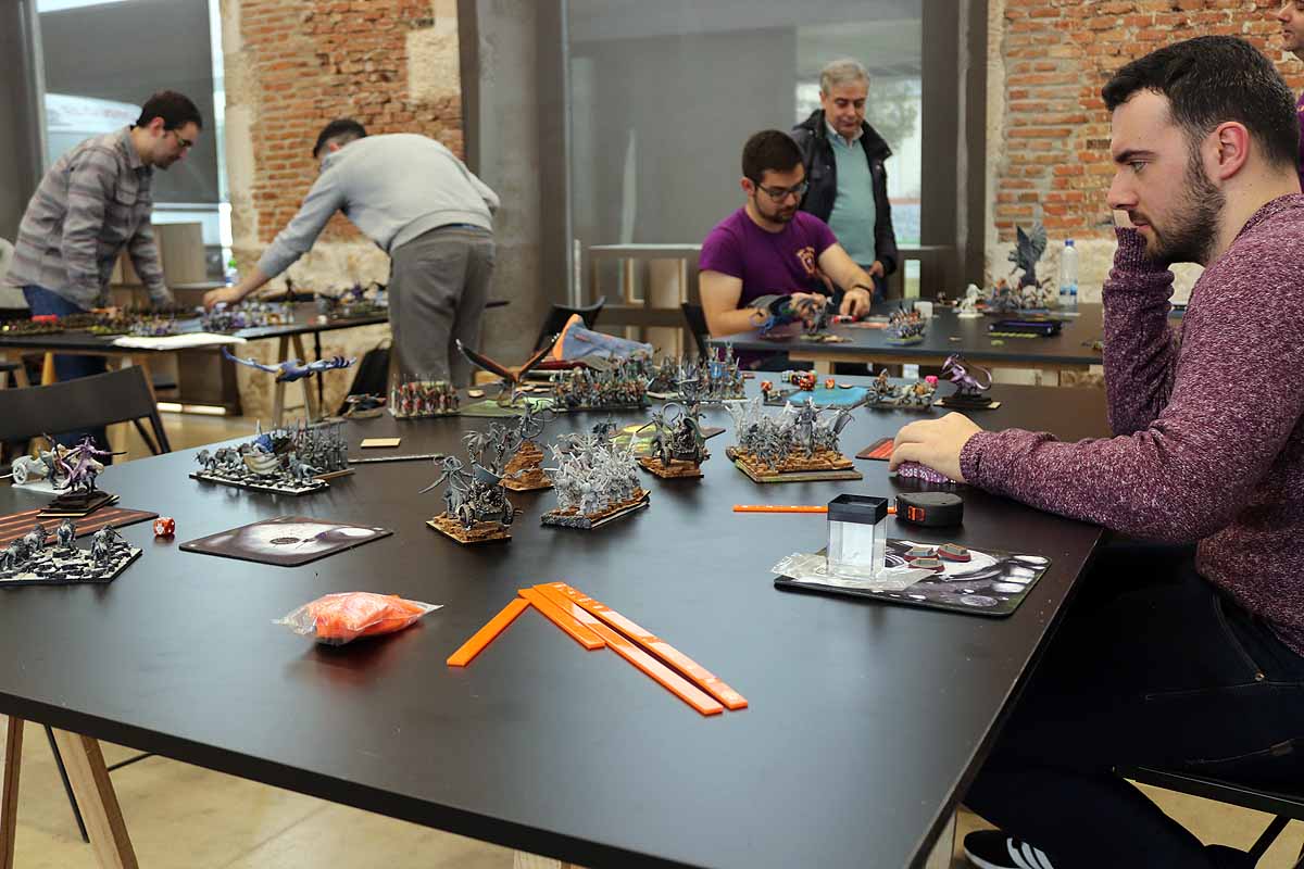 Fotos: Rendidos al Warhammer