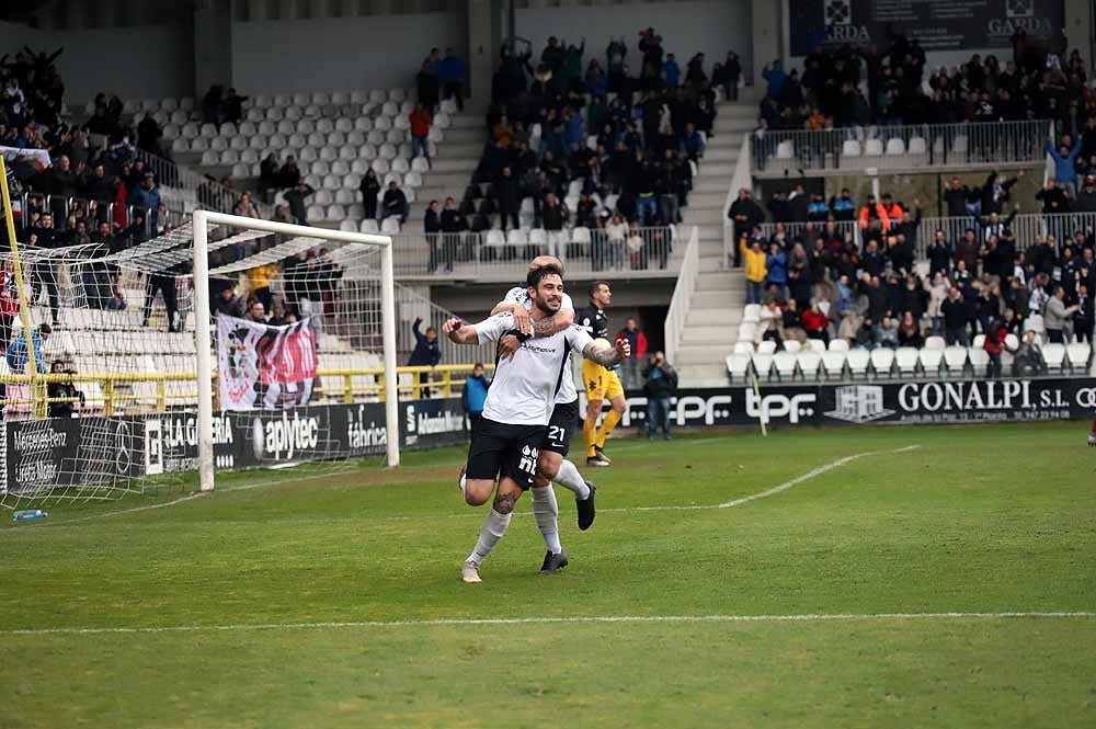 Fotos: Imágenes del encuentro entre el Burgos CF y la Cultural Leonesa