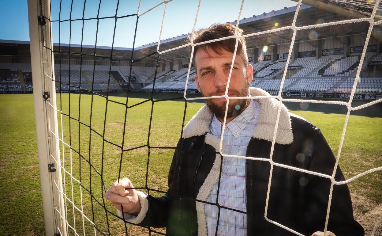 'Michu' ahora vive el fútbol desde la barrera. 