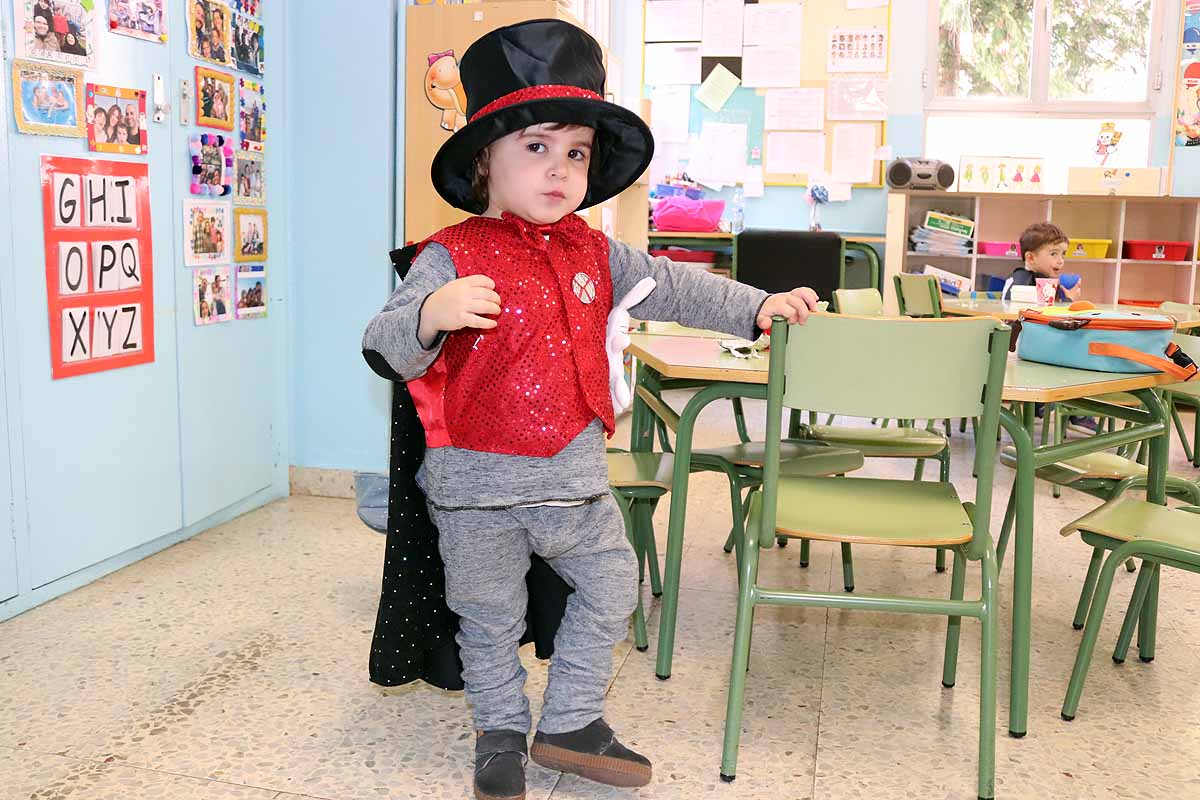 Los alumnos del colegio Antonio Machado celebran el Carnaval.