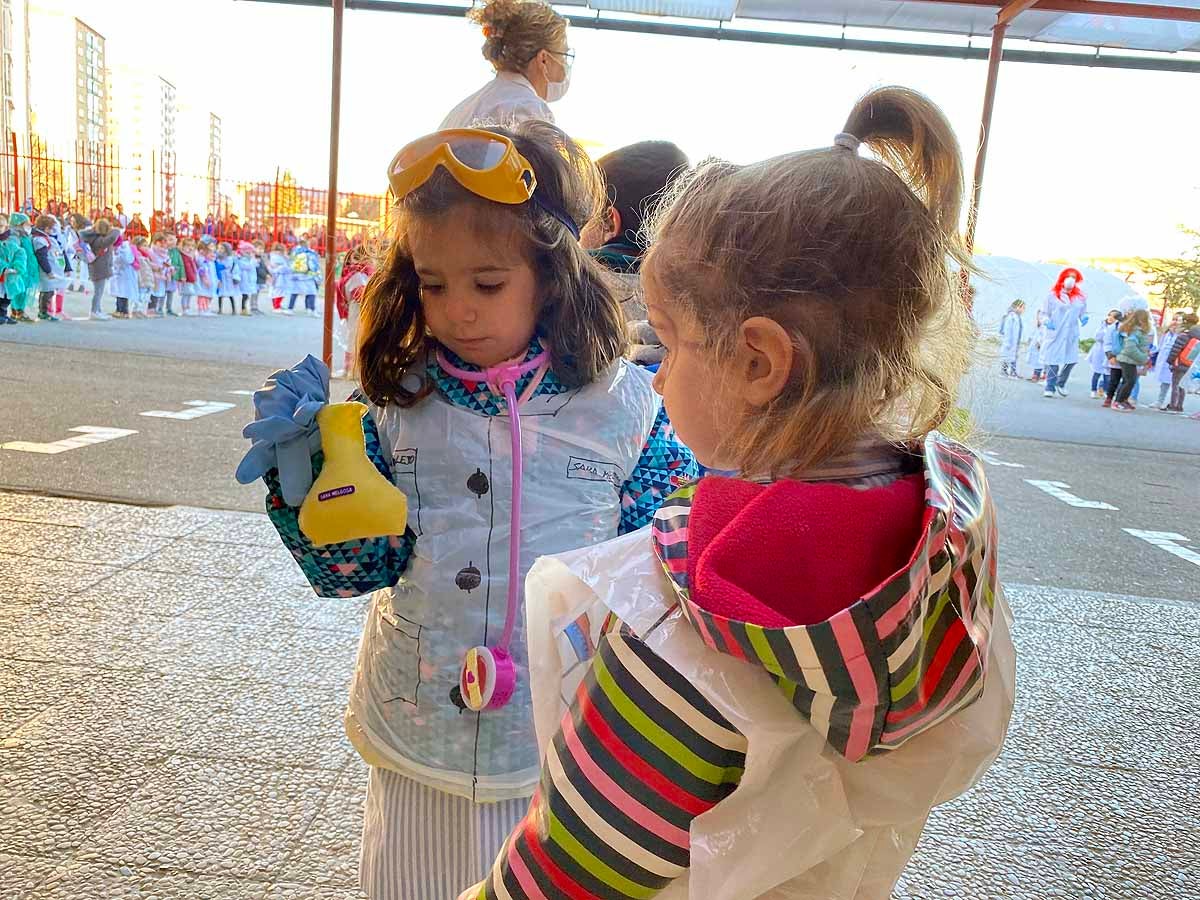 El alumnado del Juan de Vallejo celebra el Carnaval en las aulas