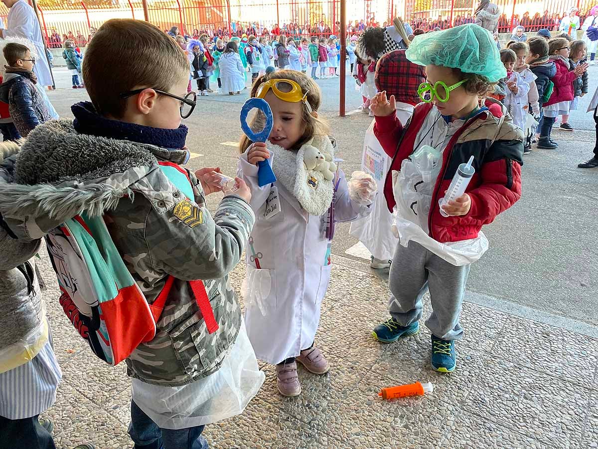 El alumnado del Juan de Vallejo celebra el Carnaval en las aulas