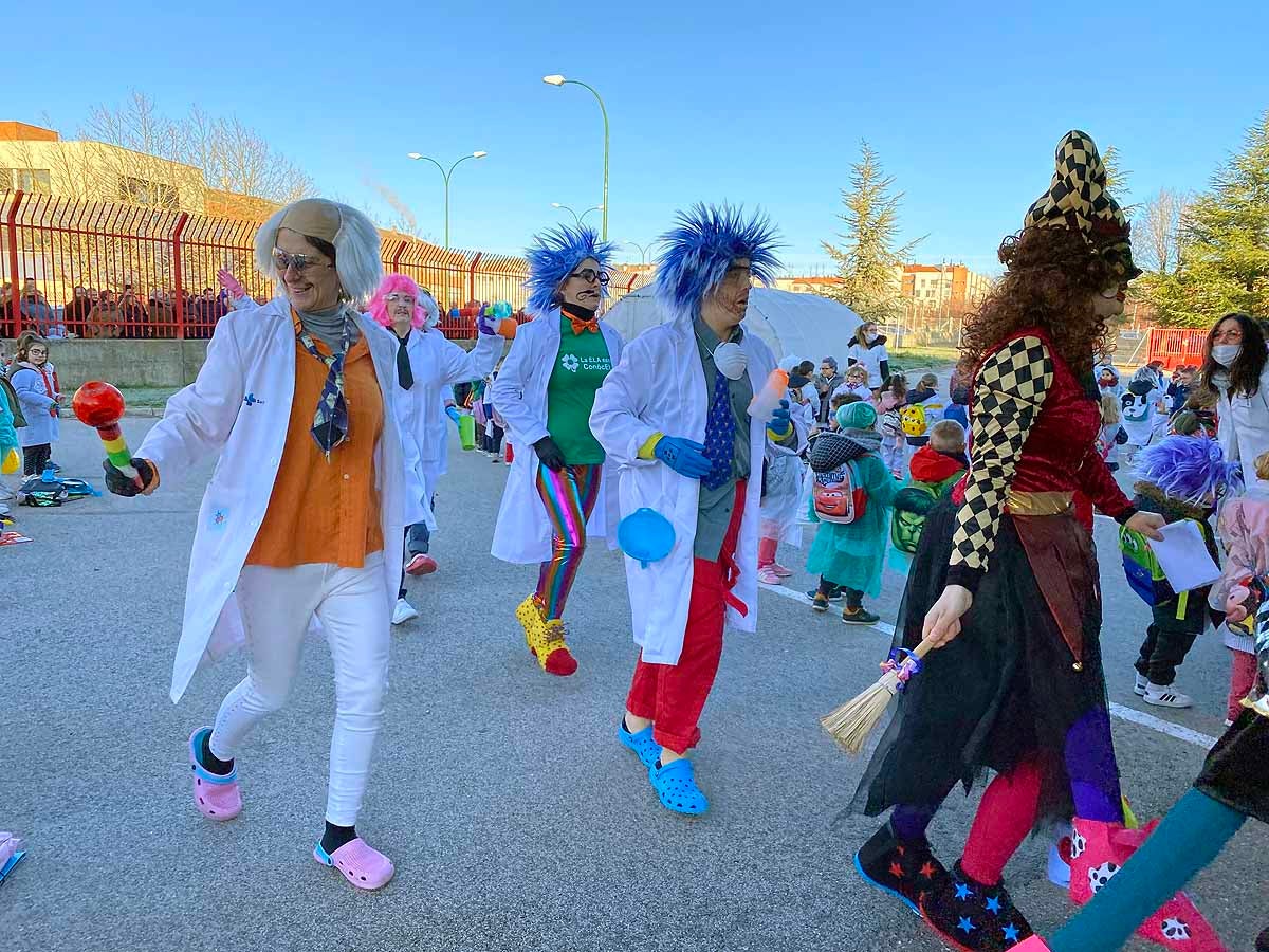 El alumnado del Juan de Vallejo celebra el Carnaval en las aulas