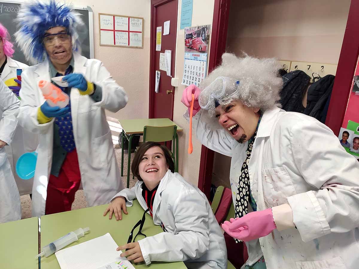 El alumnado del Juan de Vallejo celebra el Carnaval en las aulas