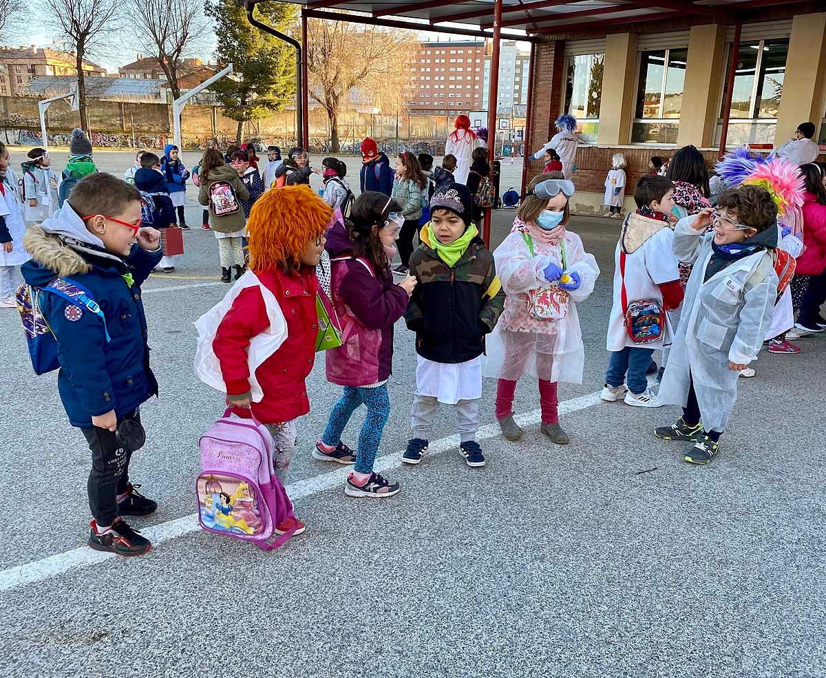 El alumnado del Juan de Vallejo celebra el Carnaval en las aulas