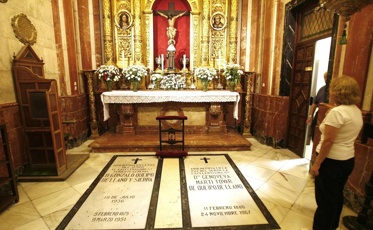 Capilla de la Macarena de Sevilla donde está enterrado Queipo de Llano y su esposa.