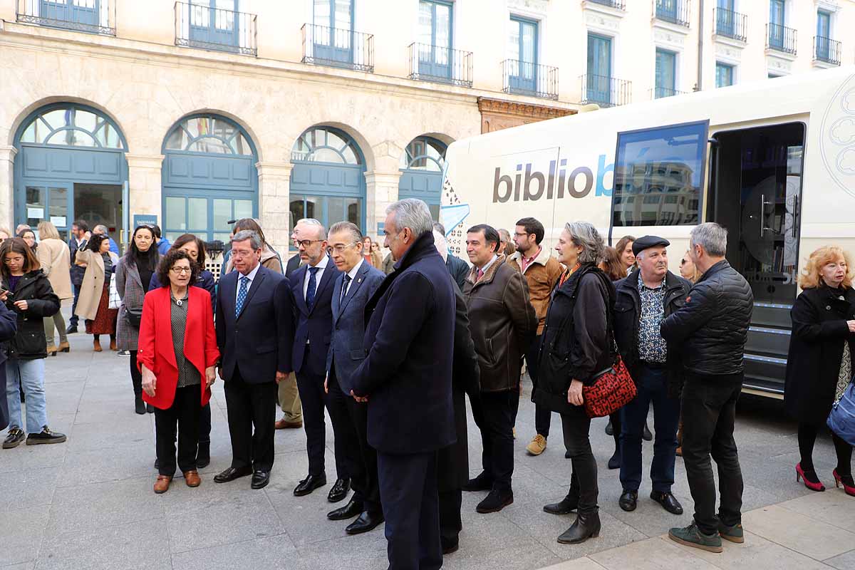 Más ecológicos, accesibles y con mejores medidas de seguridad, así son los nuevos vehículos en los que la Diputación ha invertido 517.000 euros.