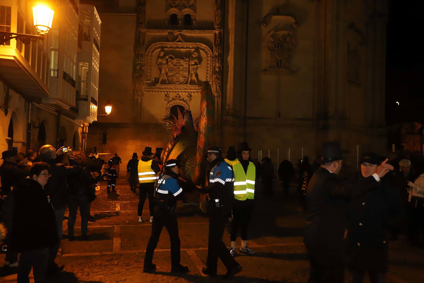 Centenares de burgaleses se echan a la calle en un multitudinario acto.