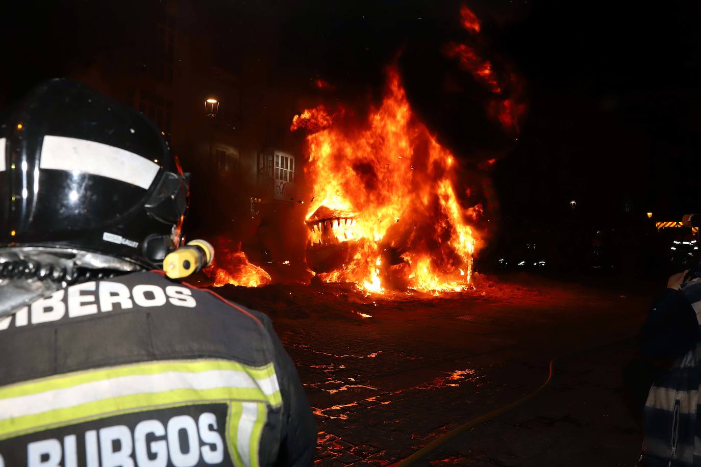 Centenares de burgaleses se echan a la calle en un multitudinario acto.