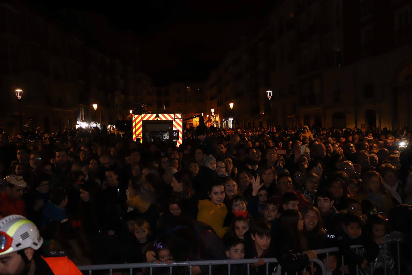 Centenares de burgaleses se echan a la calle en un multitudinario acto.