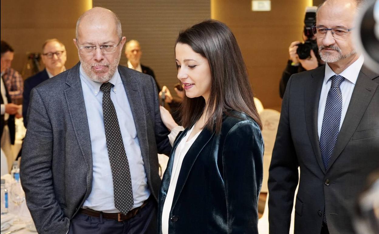 Francisco Igea, Inés Arrimadas y Luis Fuentes, ayer, durante un acto en Valladolid. 