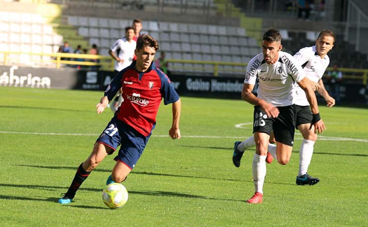 Imagen del partido de la primera vuelta, que se saldó con la remontada de los locales.