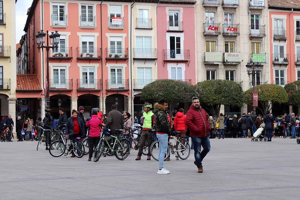 Fotos: Los ciclistas vuelve a llenar las calles de Burgos contra la Ordenanza de Movilidad